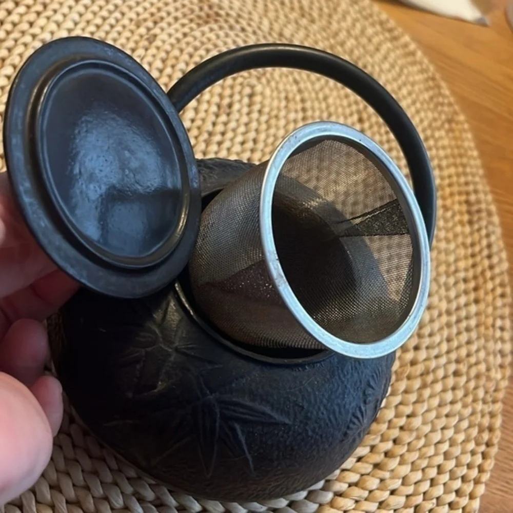 Japanese Iwachu cast iron tetsubin tea pot